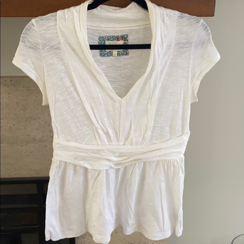 Deletta White Short Sleeve V-Neck Cinched Waist Tee